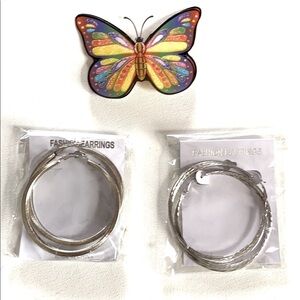 Fashion Earrings Set of (2) Silver large hoop earrings, New in Bag